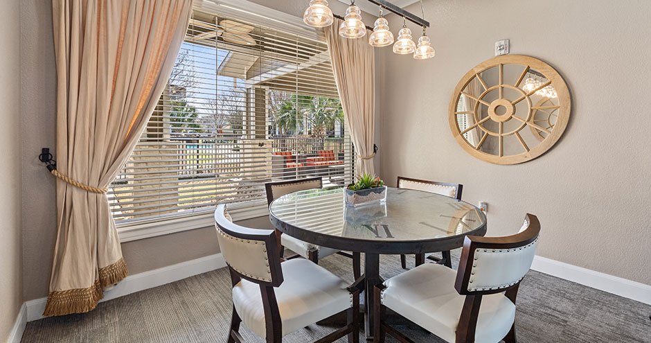 Parkway Grande Apartment Homes Image 14
