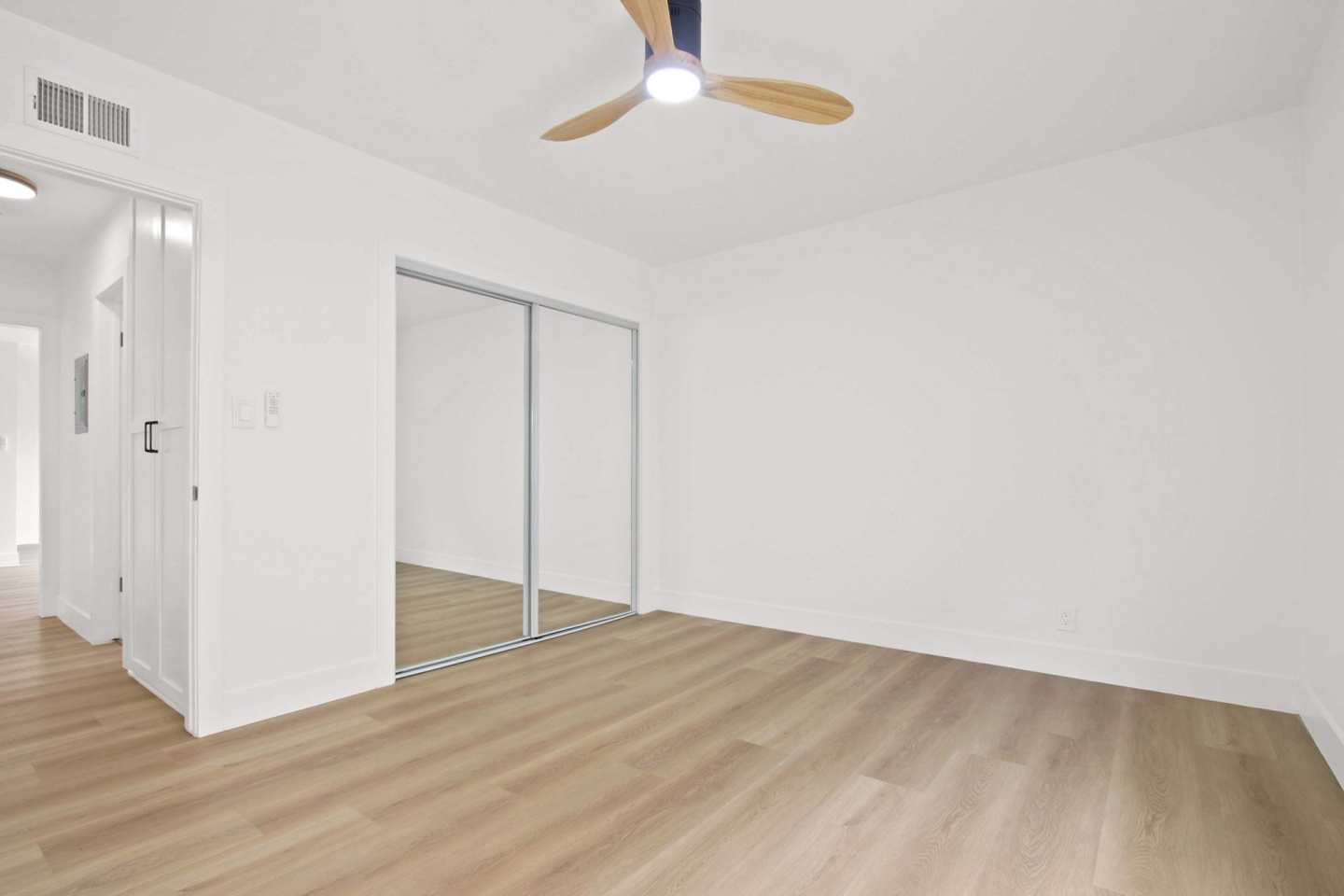 1545 N Laurel Image 16