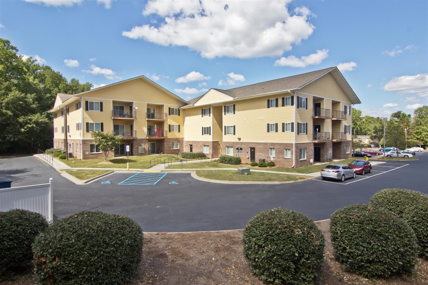 Lakecrest Apartments Image 7