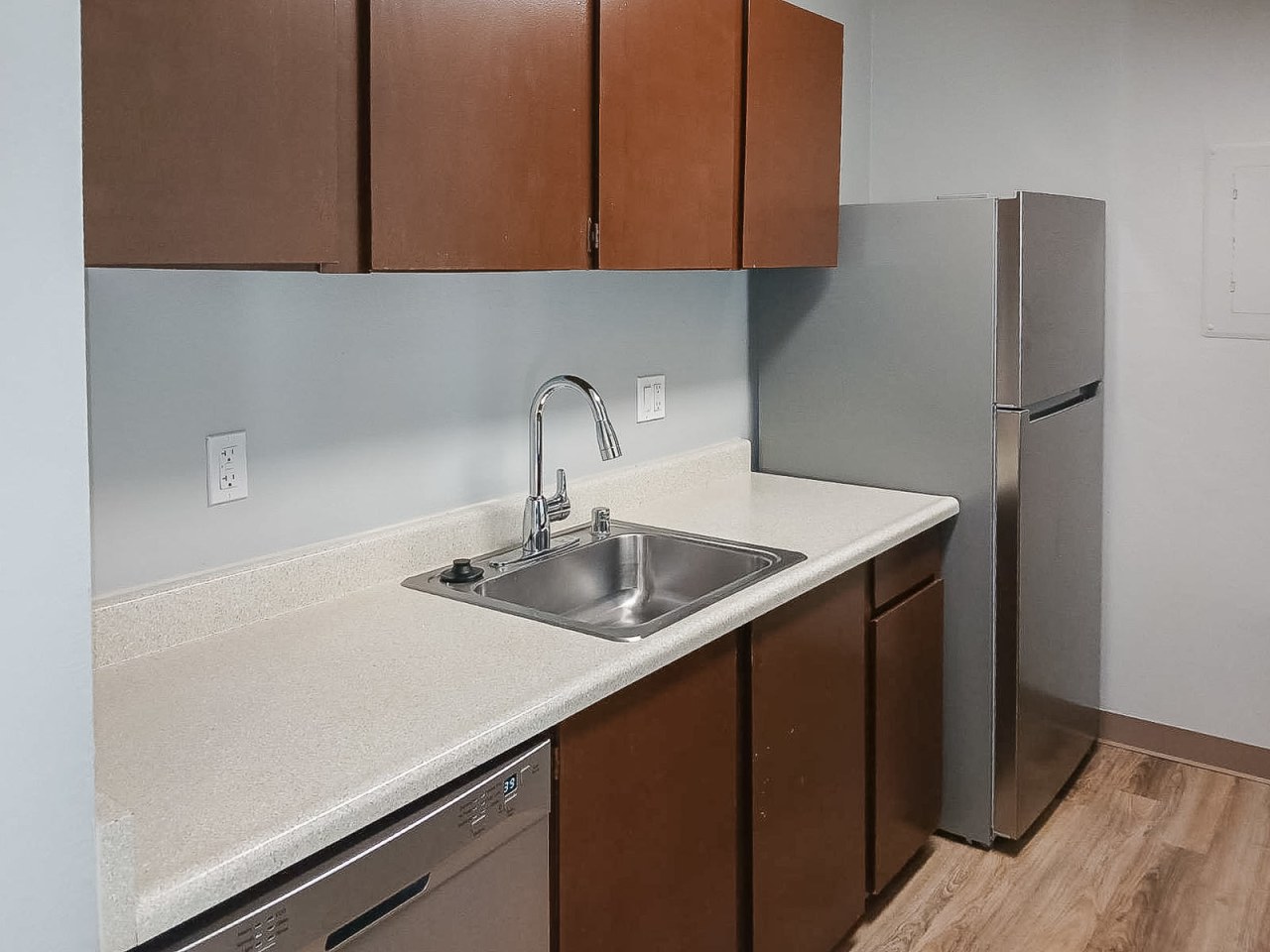 Phoenix Court Apartments Image 12