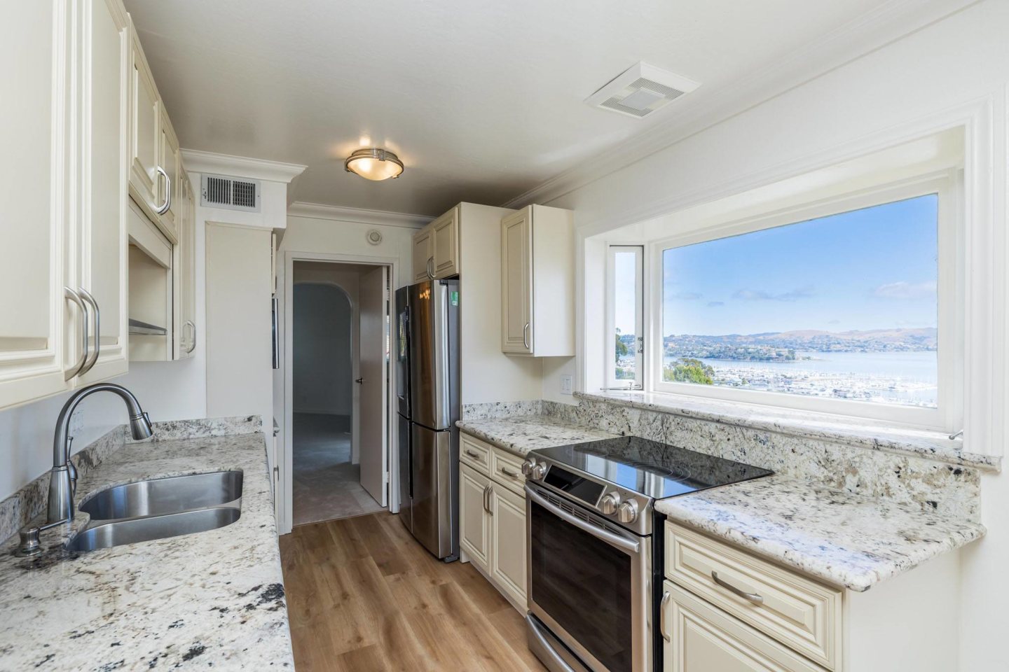 5-65 Rodeo Avenue Image 4
