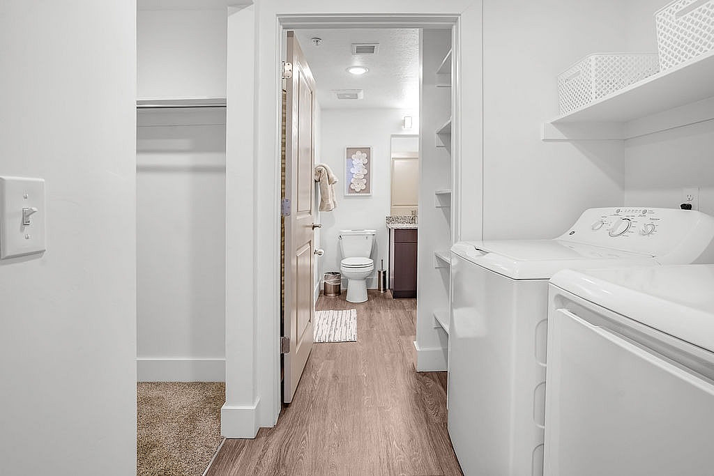 Point of View Apartments Image 12