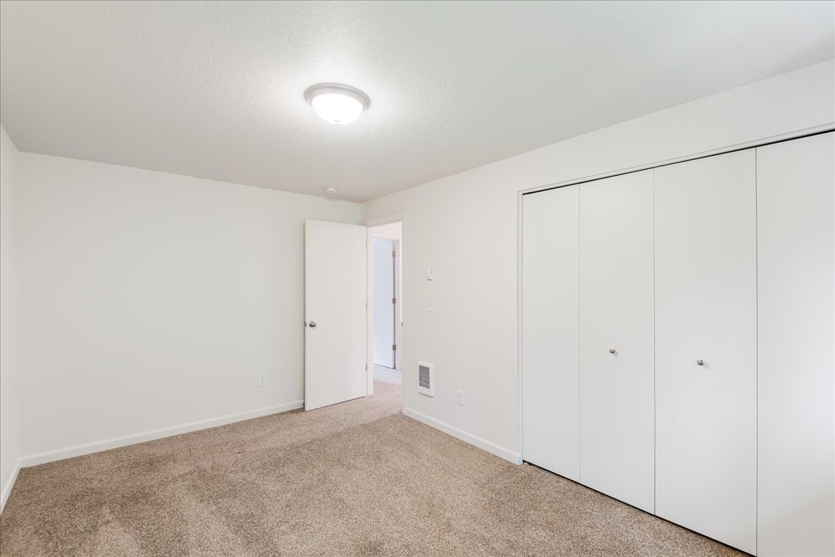 Lincoln Townhomes Image 22