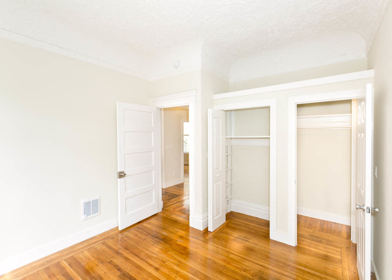 312 BAKER Apartments Image 6