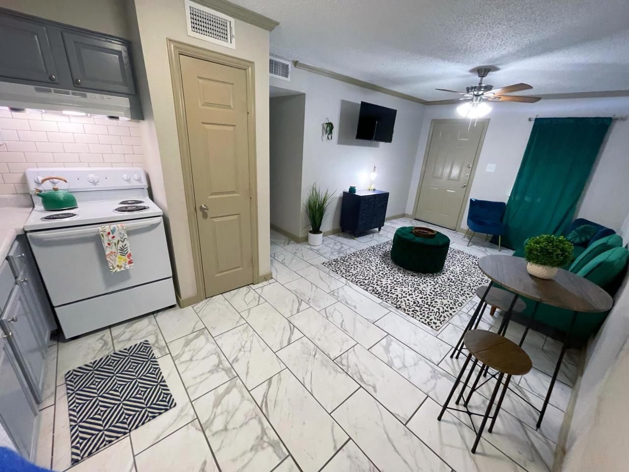 Commerce Village Apartments Image 3
