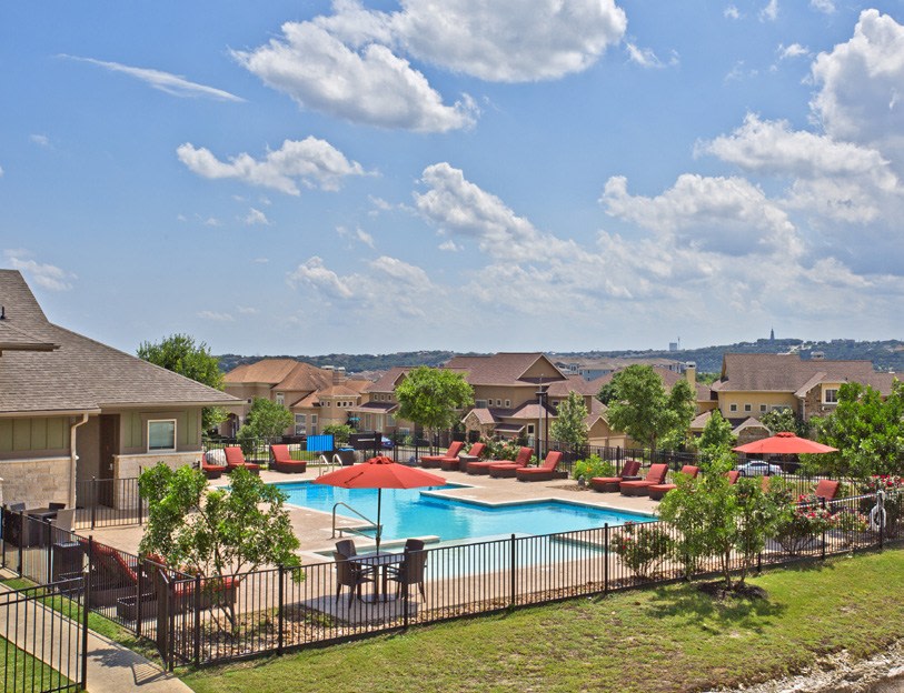 Overlook at Stone Oak Park Apartments Image 3