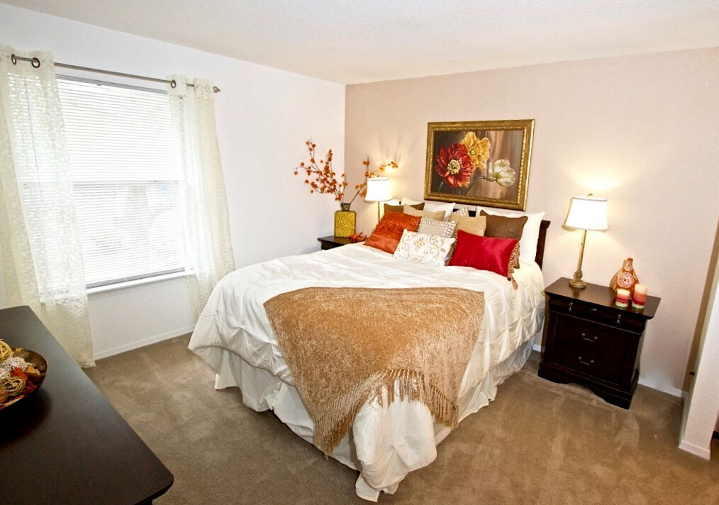 Royal Pointe Apartments Image 21