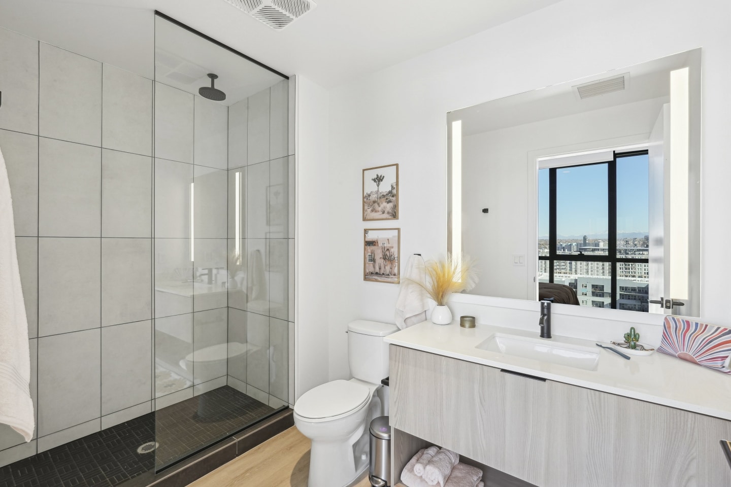 Velaris Living Image 11