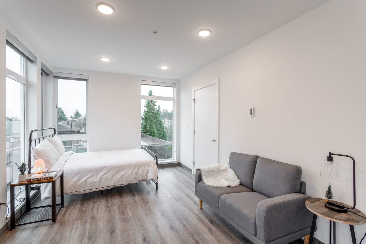 Fifty-Two Apartments - Student Housing Image 4