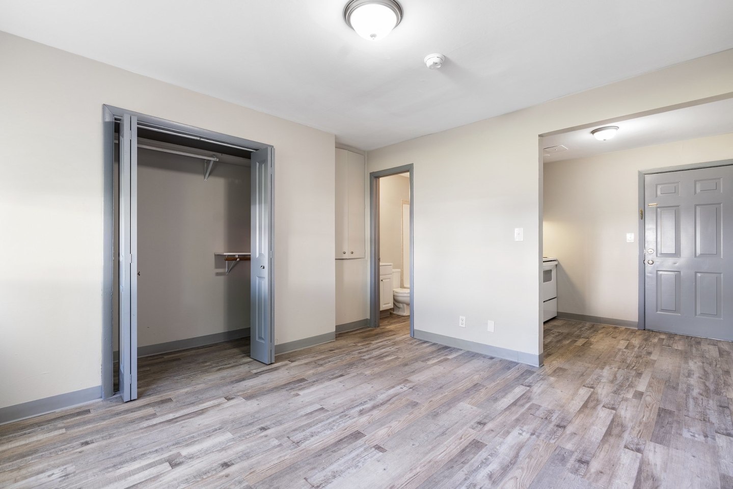 Saluki Apartments Image 6