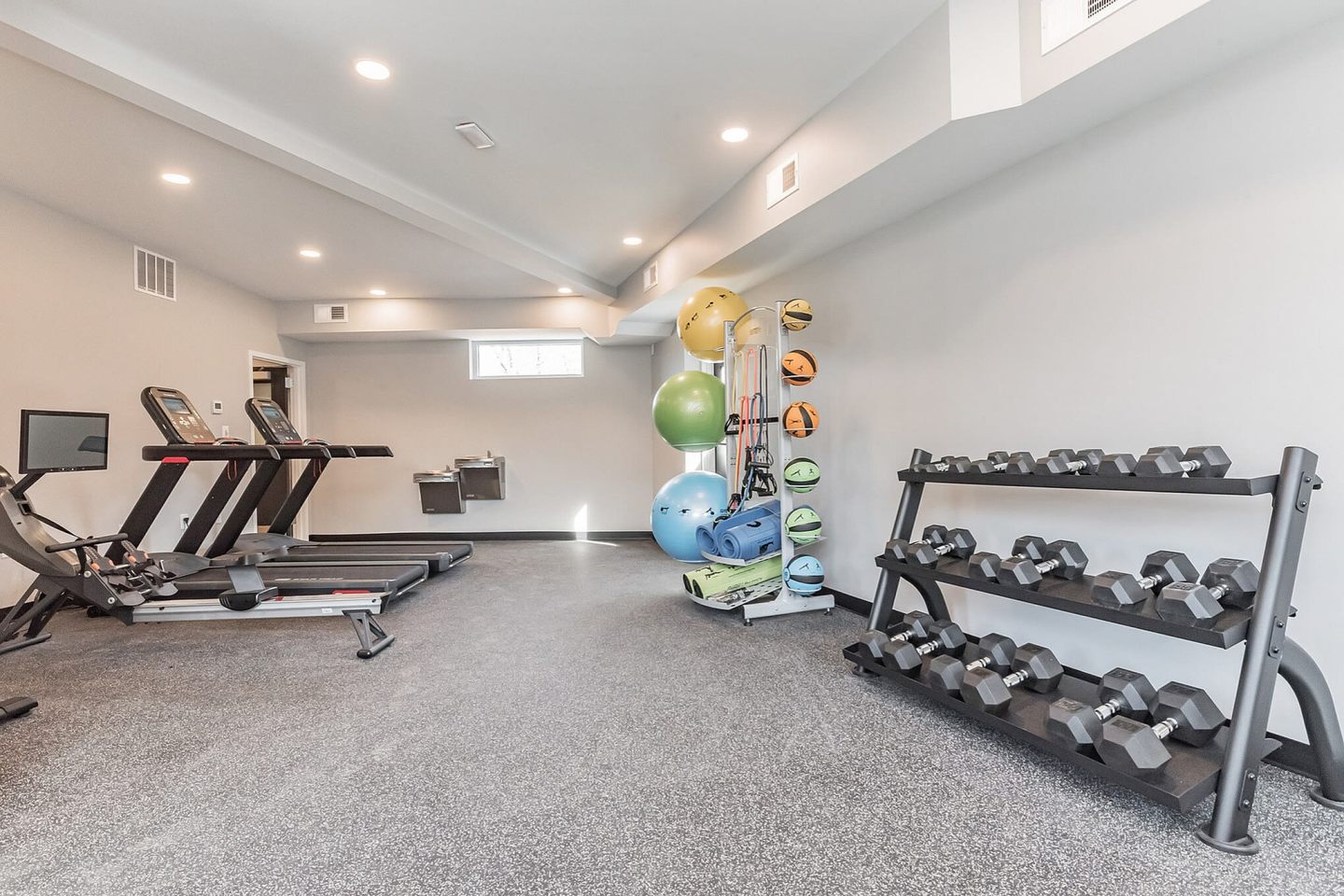 Beacon Pointe Apartments & Townhomes Image 25