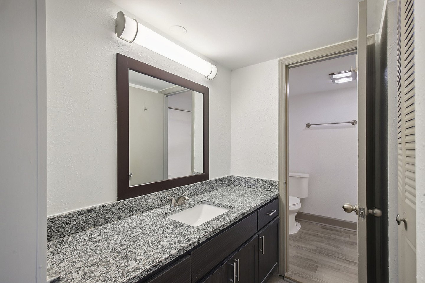 Iroquois Apartments Image 39