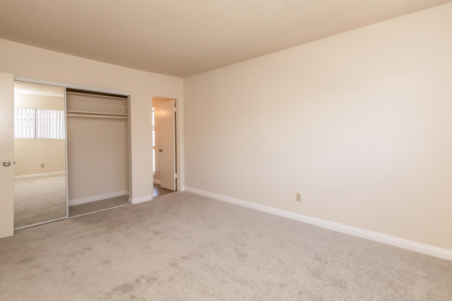 Ocean West Apartments Image 32