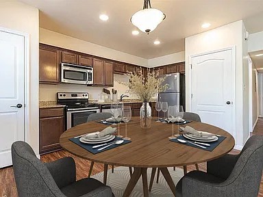 302 W San Antonio Image 1