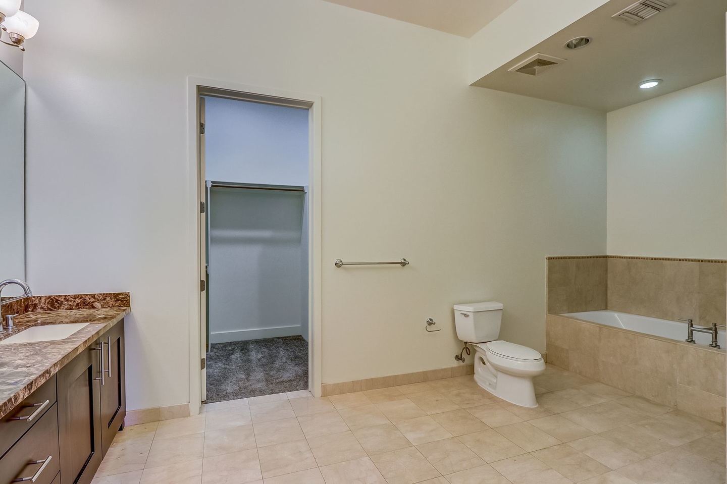 Axis 2300 Image 103