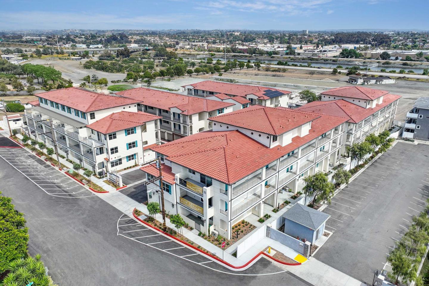 The Commodore Apartments Image 2