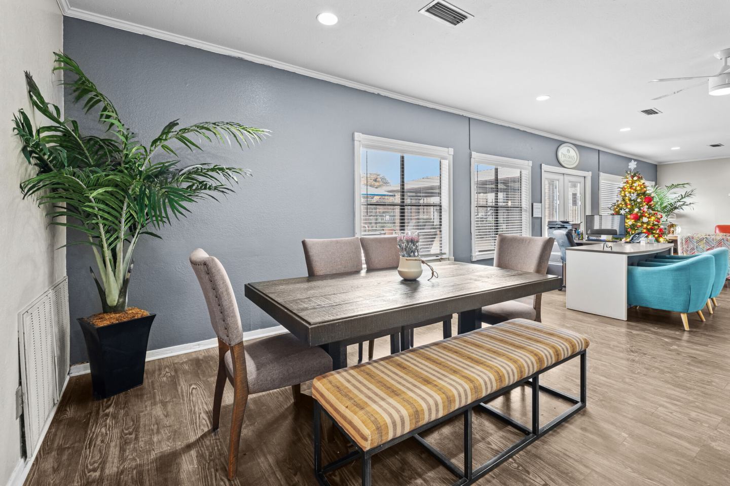 Pine Oaks Image 35