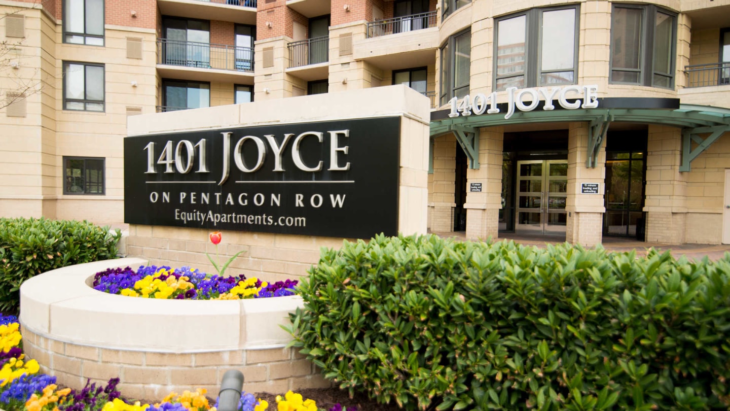 1401 Joyce on Pentagon Row Image 16