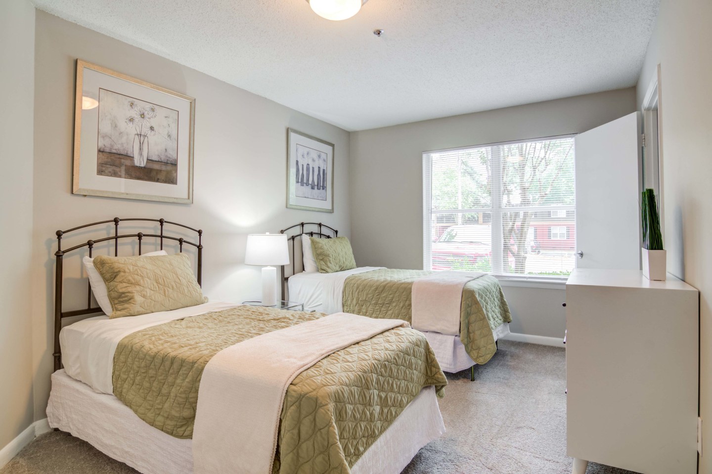 Flats at Riverview Image 8
