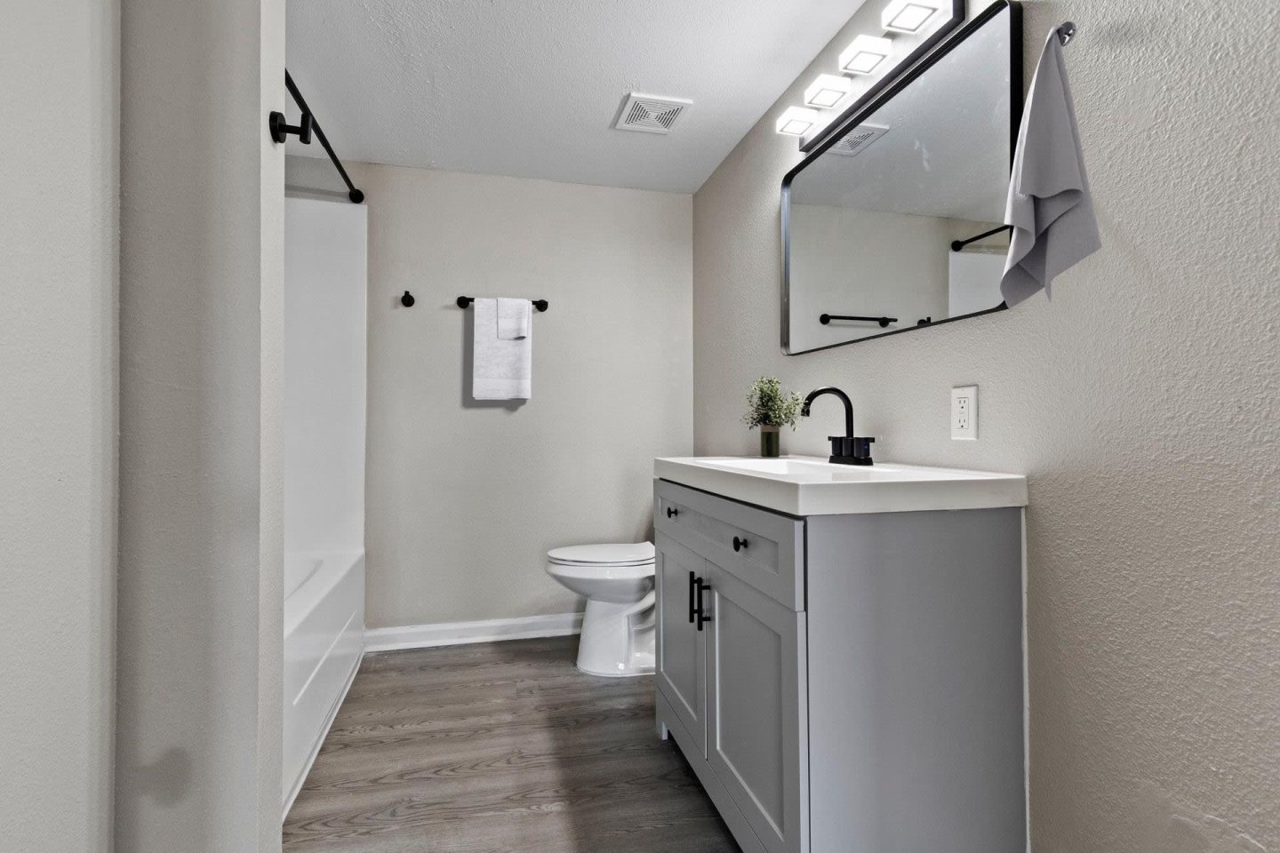The Latitude Apartments Image 9