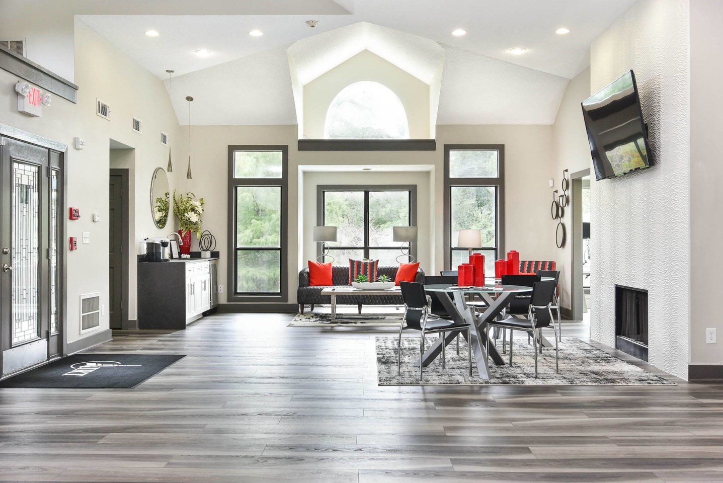 The Pointe at Canyon Ridge Apartments Image 22