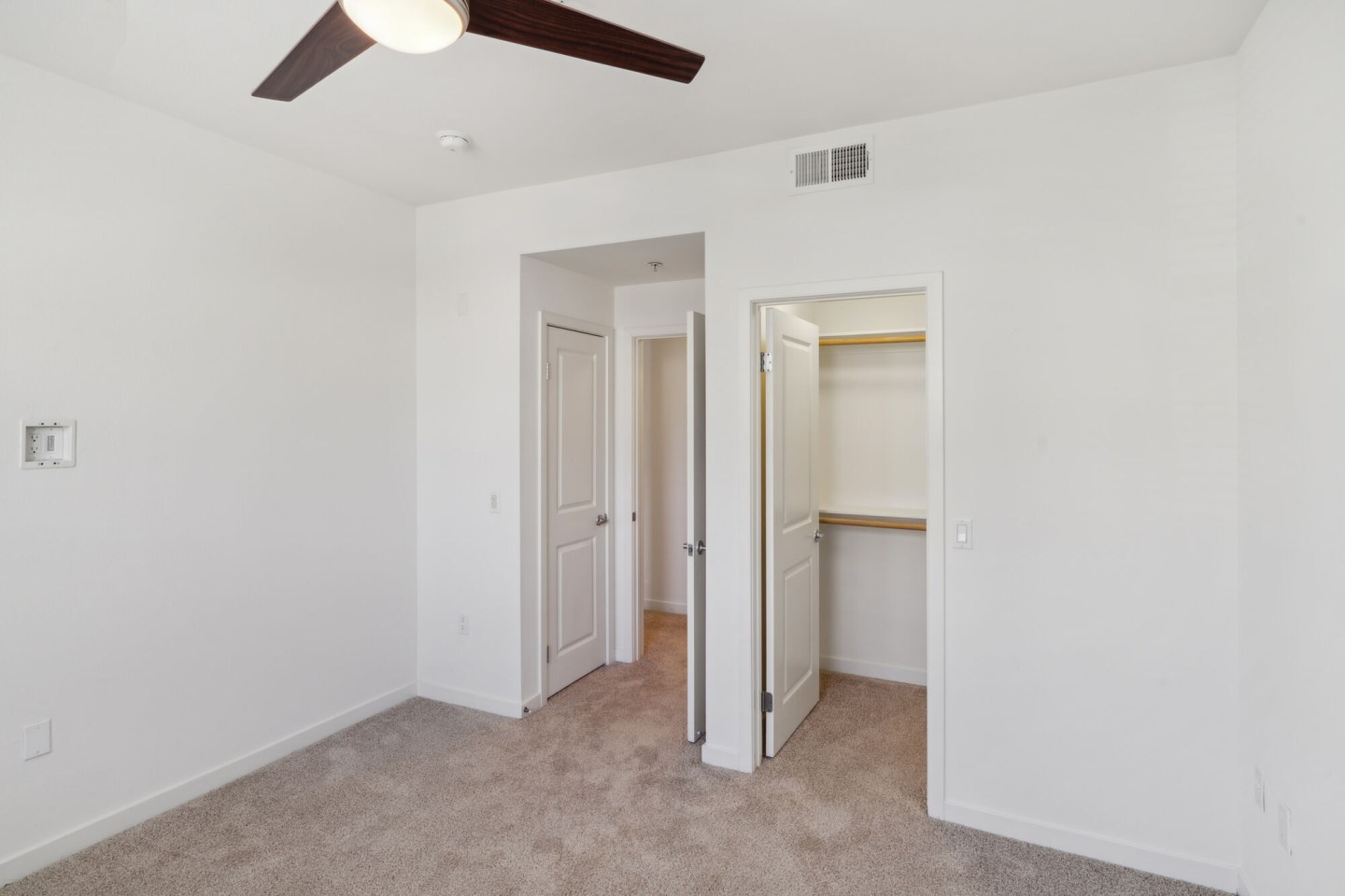 Hollister Village Image 50