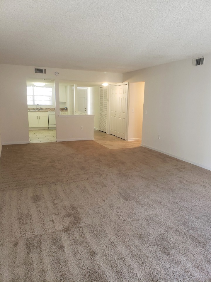 Riviera Park Apartments & Townhomes Image 16
