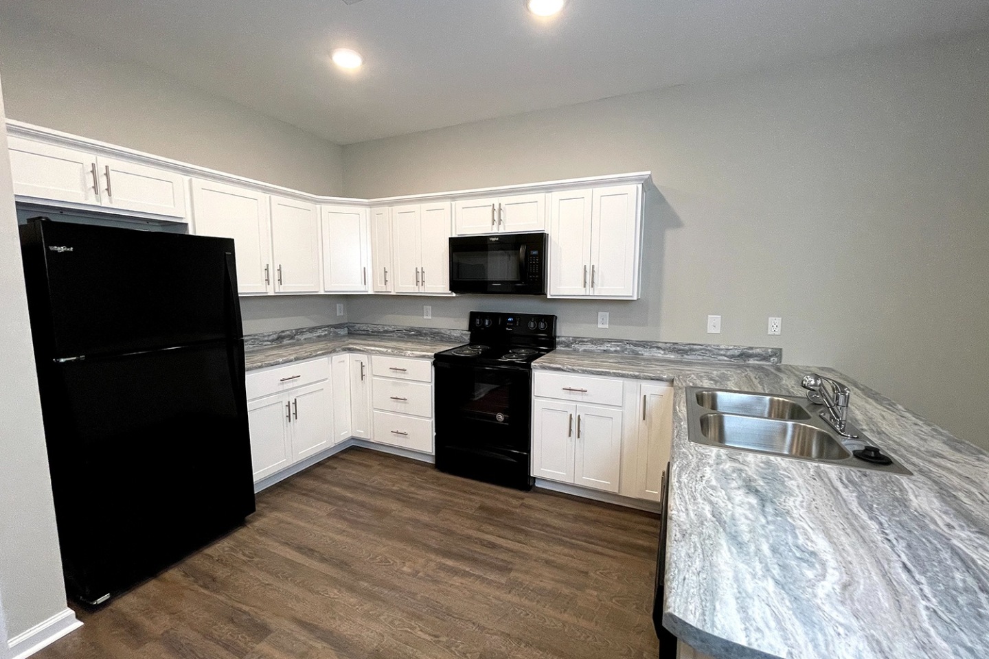 The Vista Apartments and Townhomes Image 3