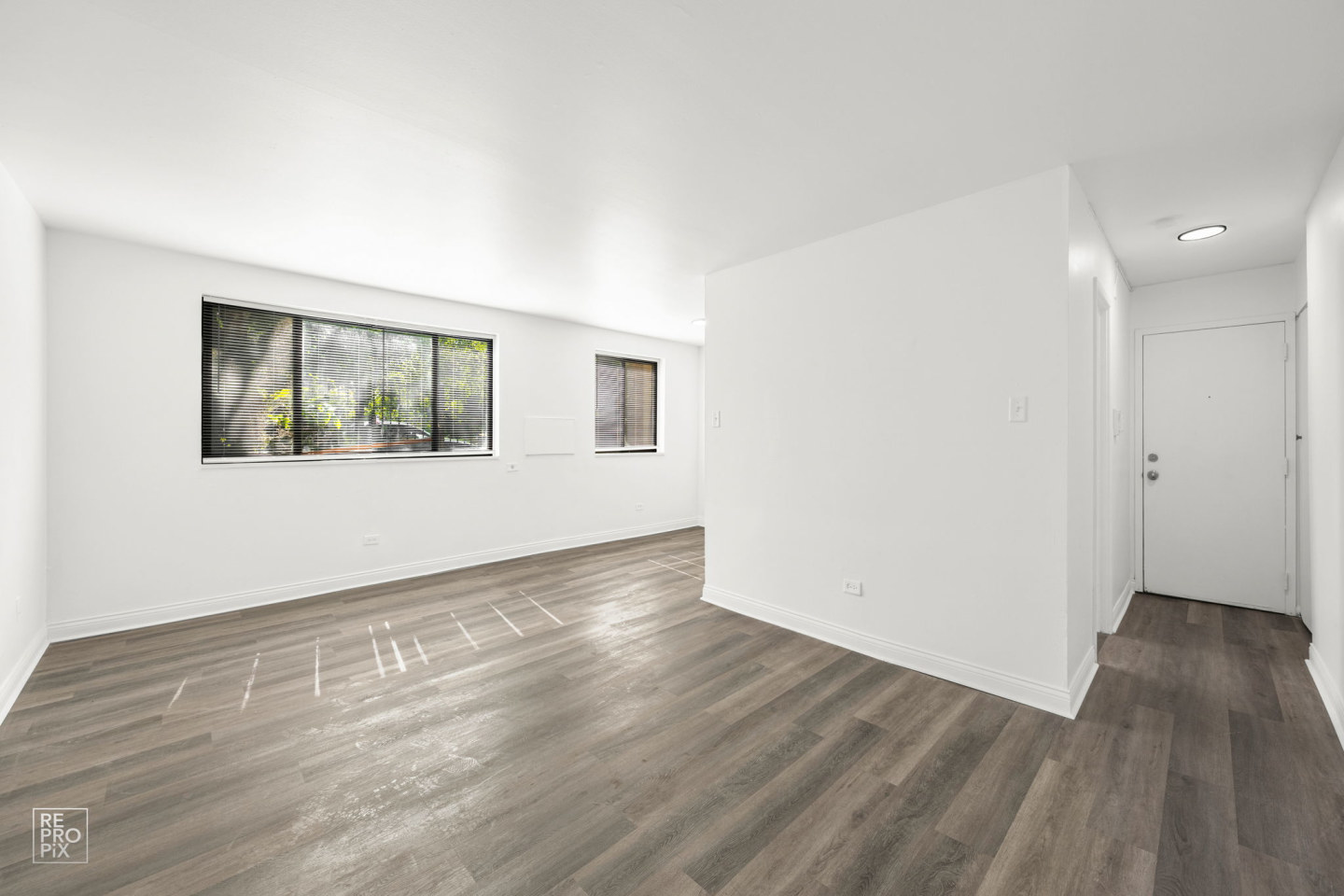 8342-8350 S Ellis Ave Image 2