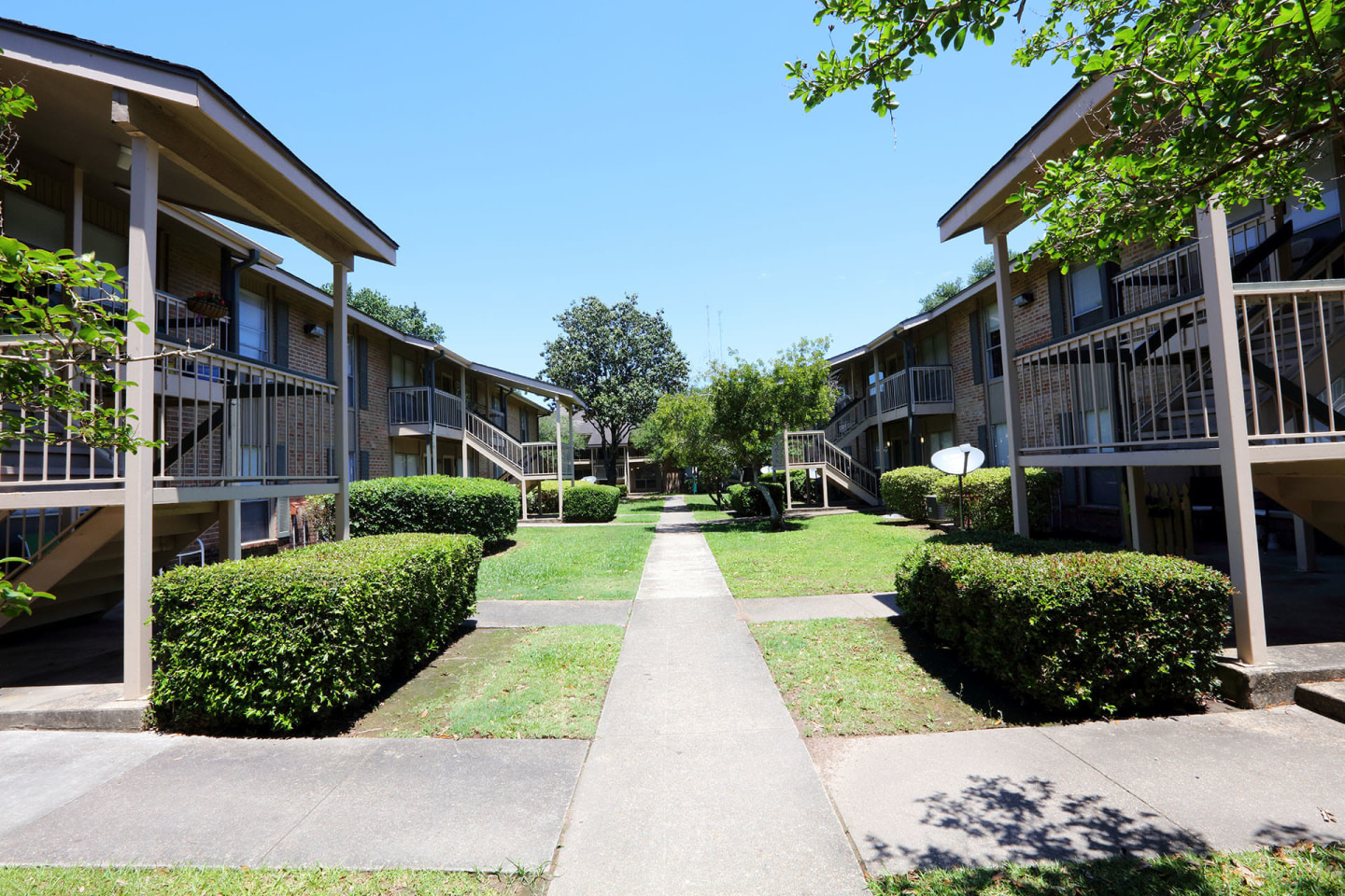 Diamond Lakes Apartment Homes Image 18