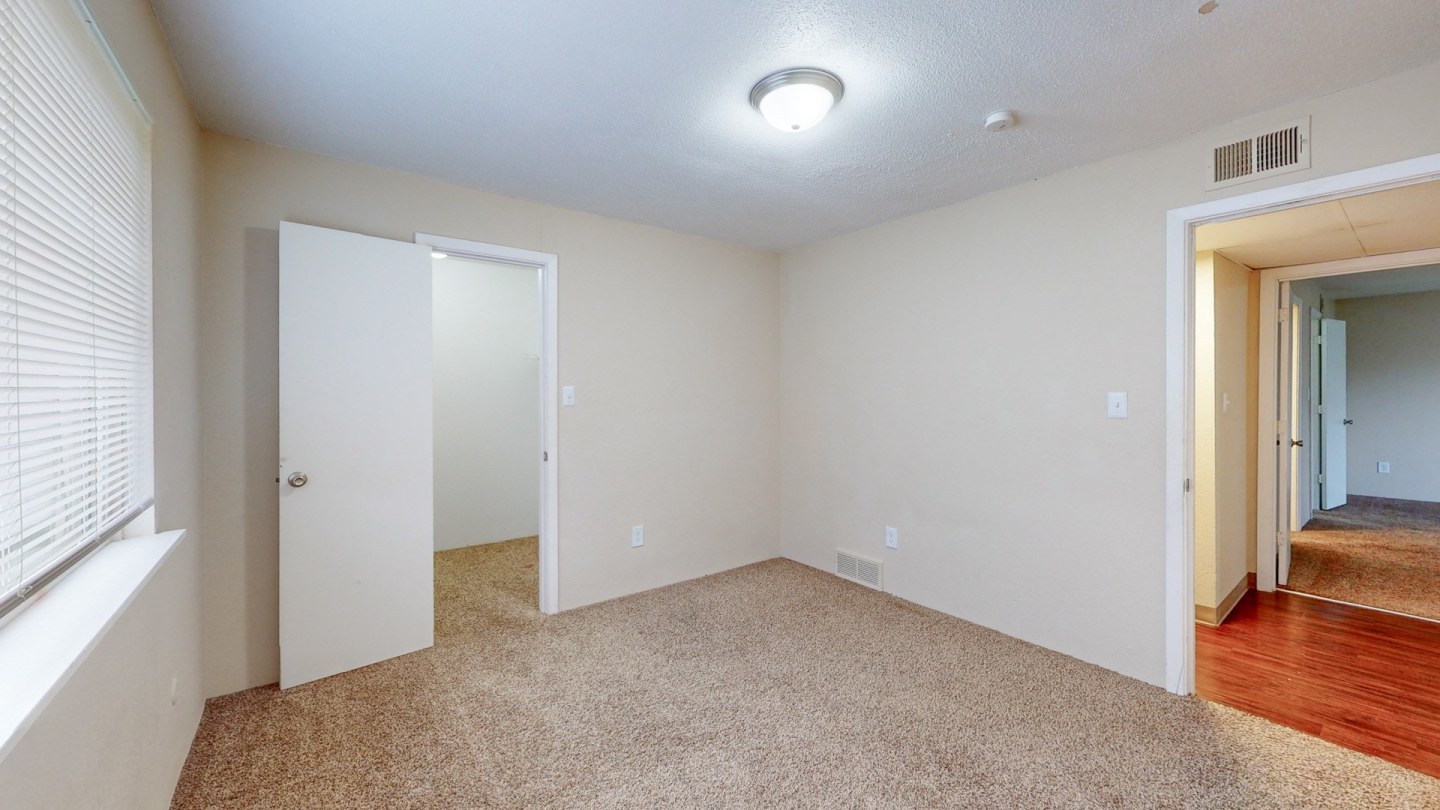 Skyline Apartments Image 16