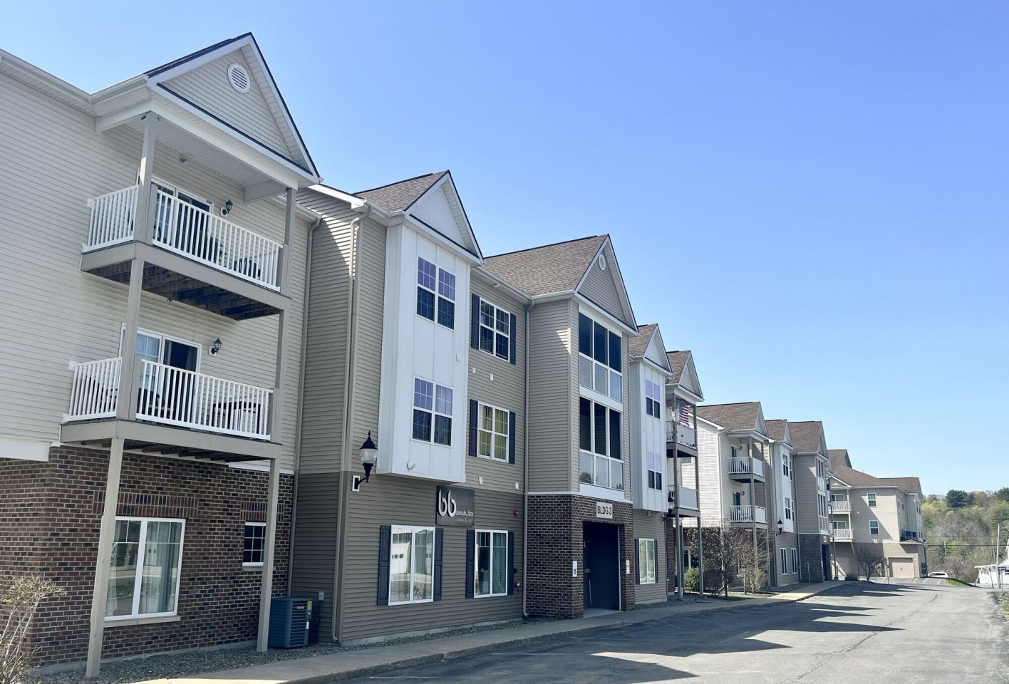 Ridgeview Townhomes and Apartments Image 4