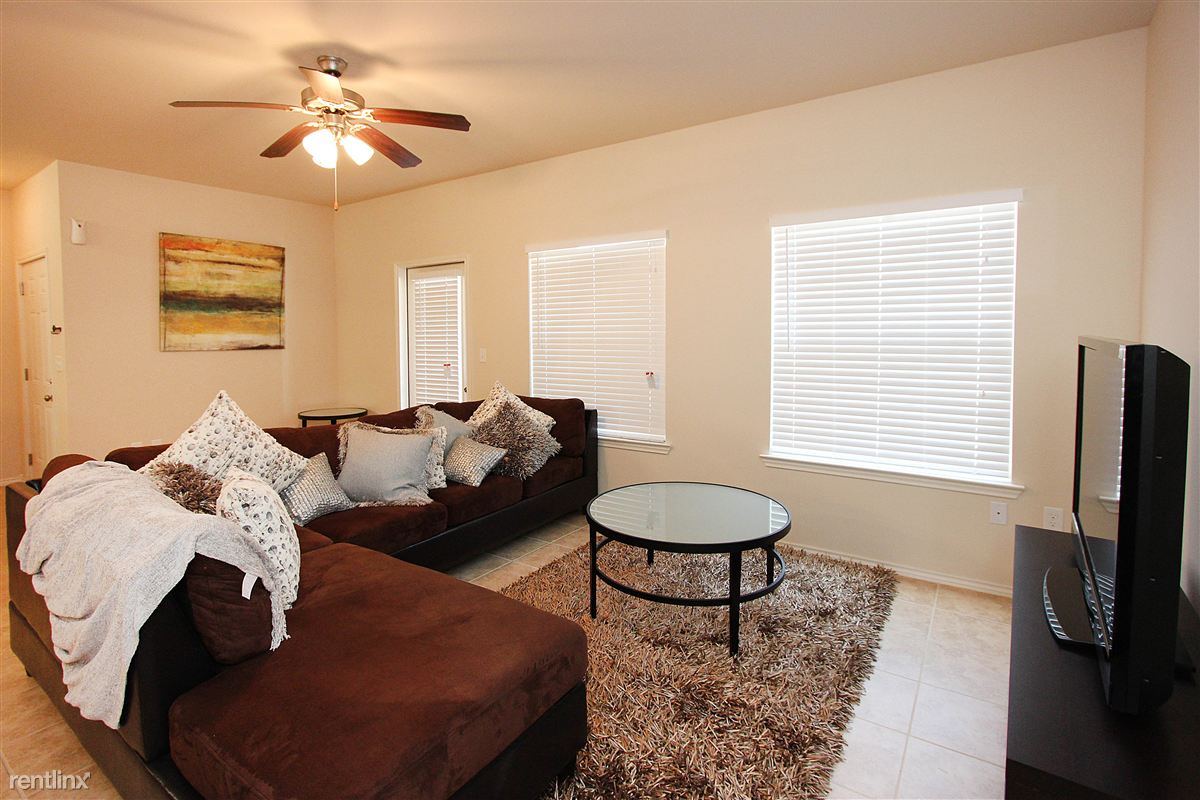 Stone Knights Apartments Image 4
