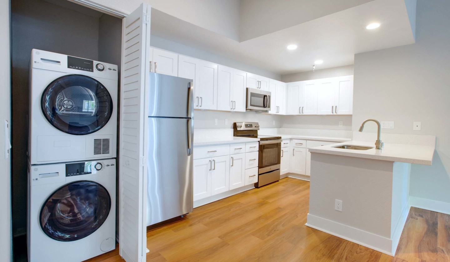 Island Club Apartments Image 17