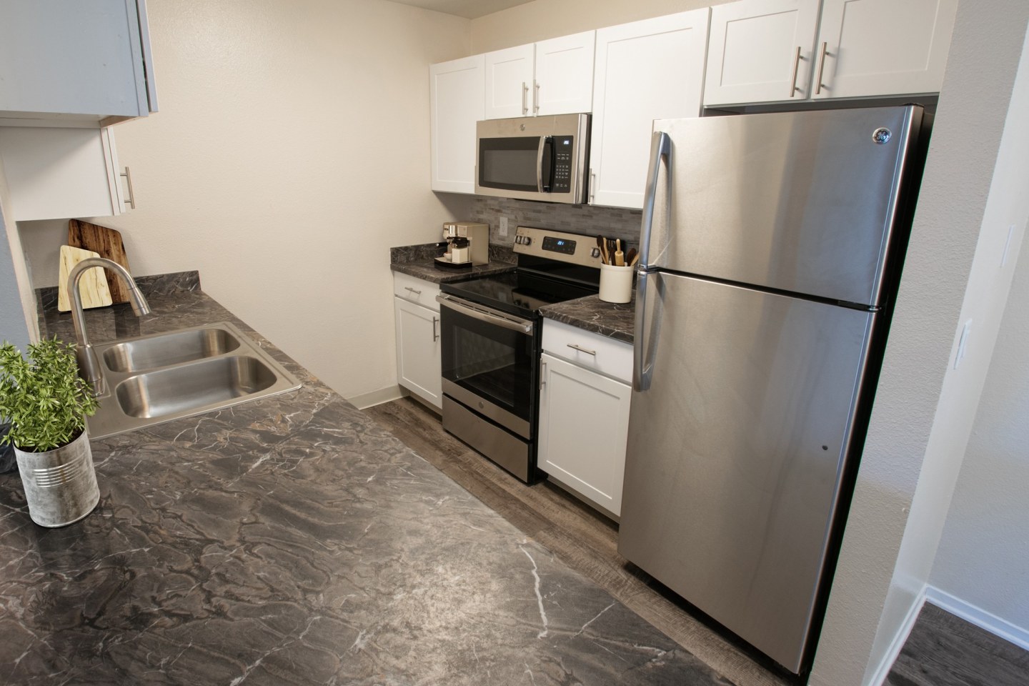 Apres Apartment Homes Image 1
