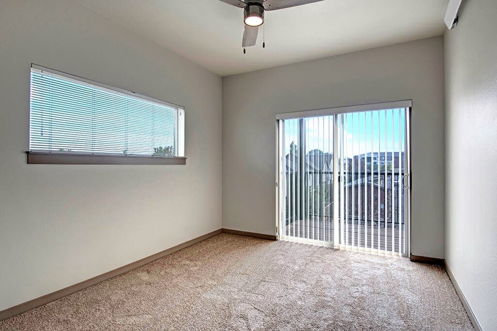 Bellevue Crossing Image 10