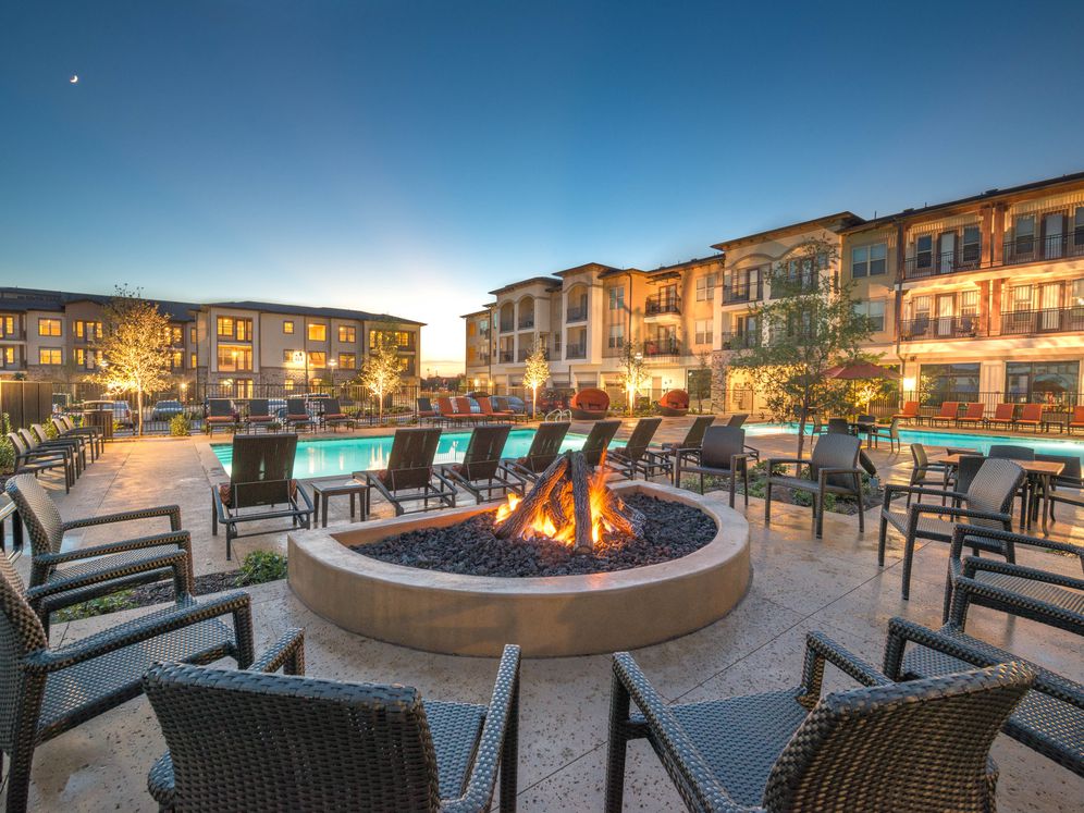 Avalon Lakeside Image 39