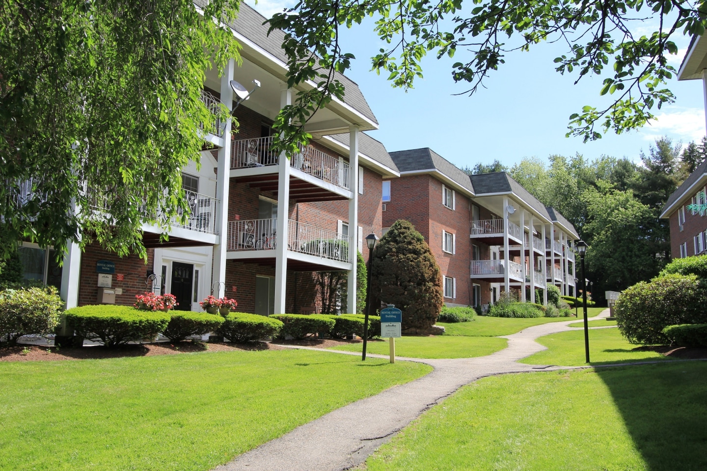 Hamilton Village Image 1