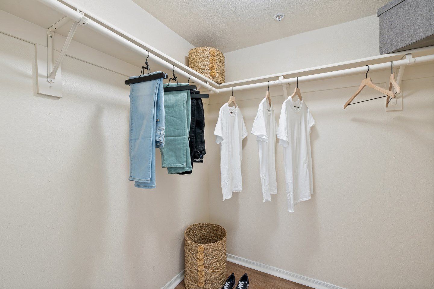 909 West Image 23