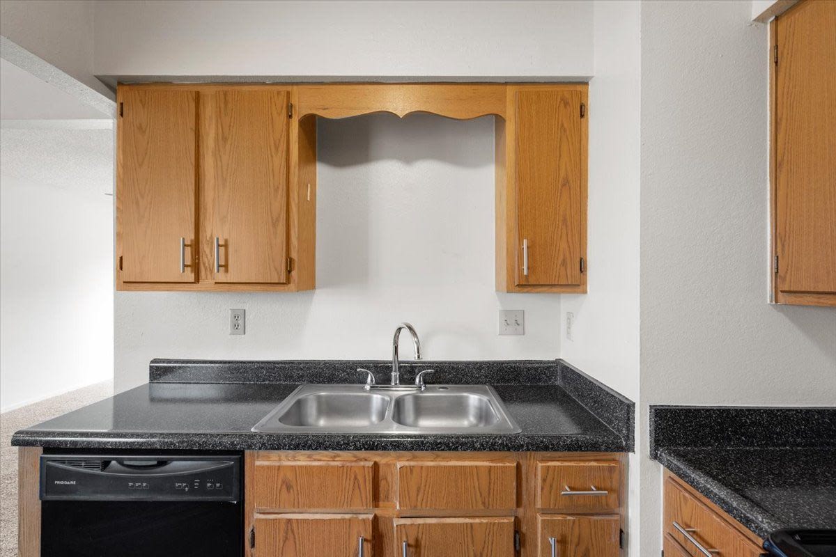 Deerfield Apartments Image 14