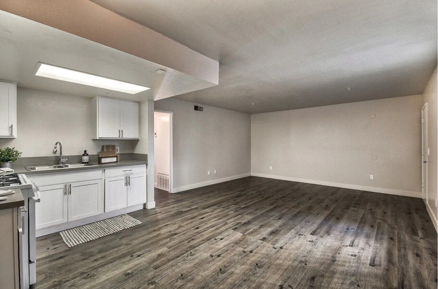 Park Tower Apartments Image 15