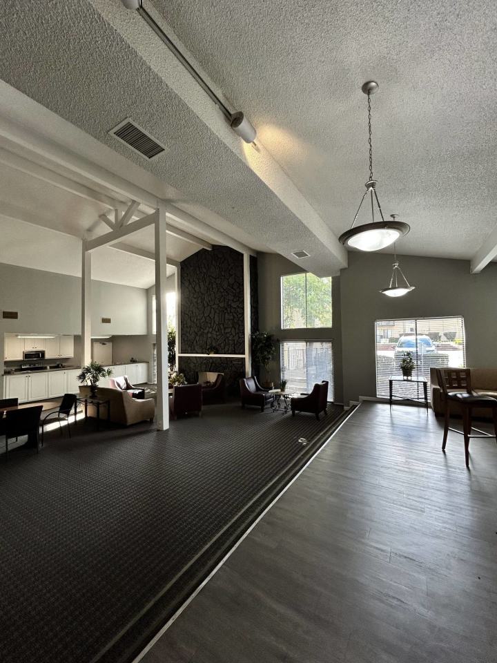 Edgewater Apartments Image 13
