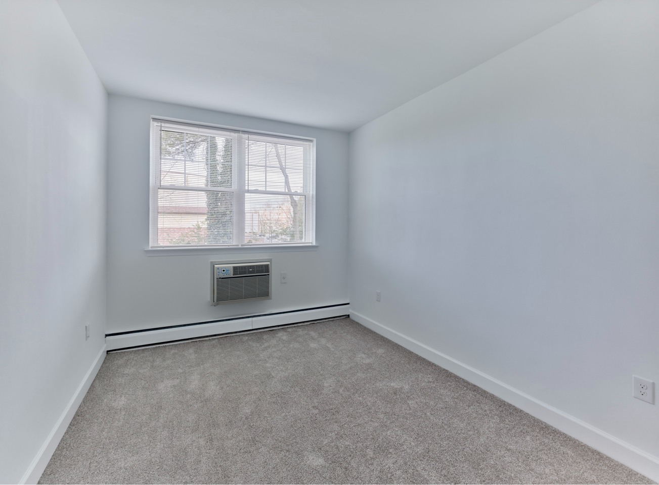 Crestwood Apartments Image 8