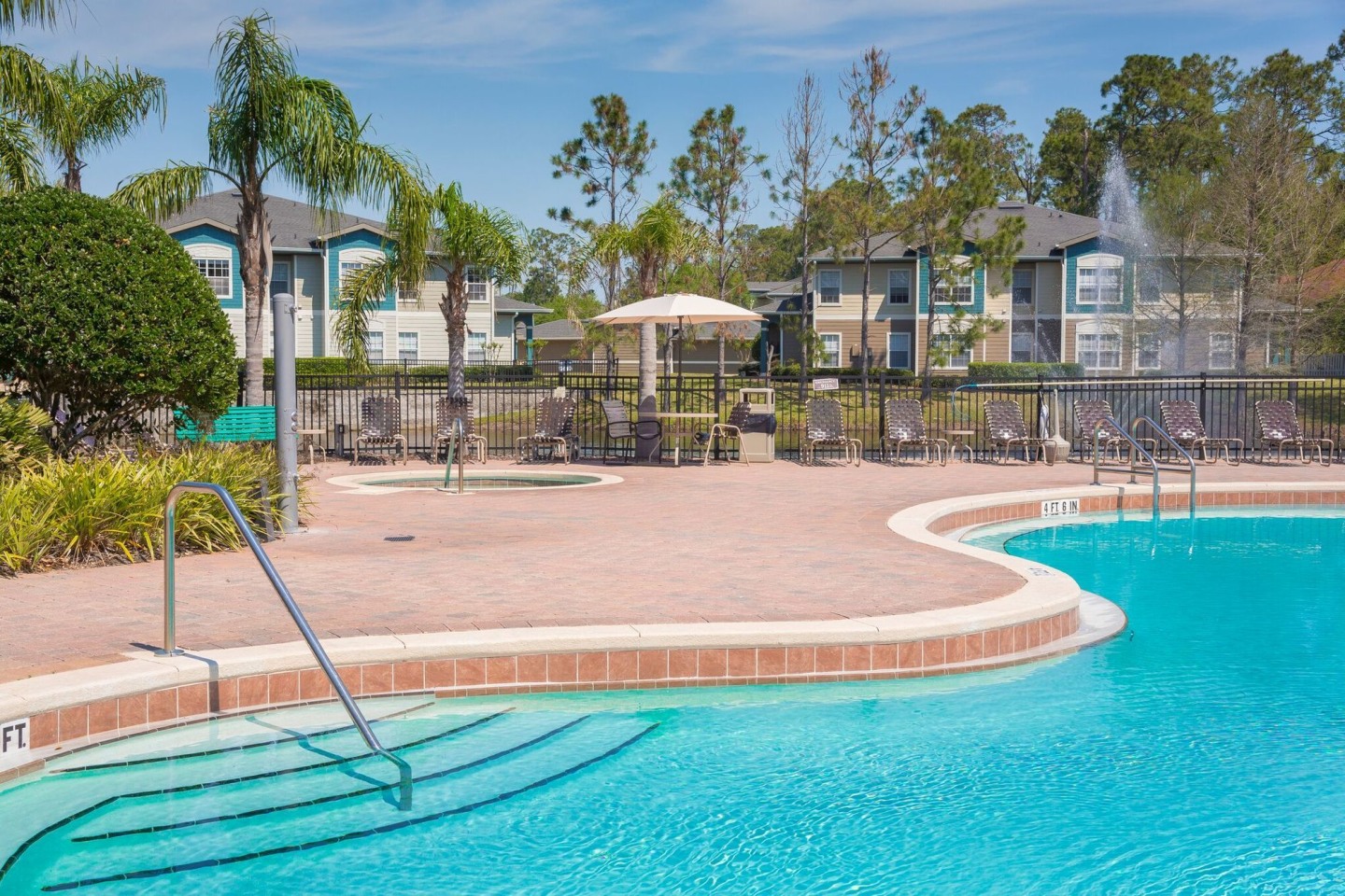 Hawthorne Village Image 15