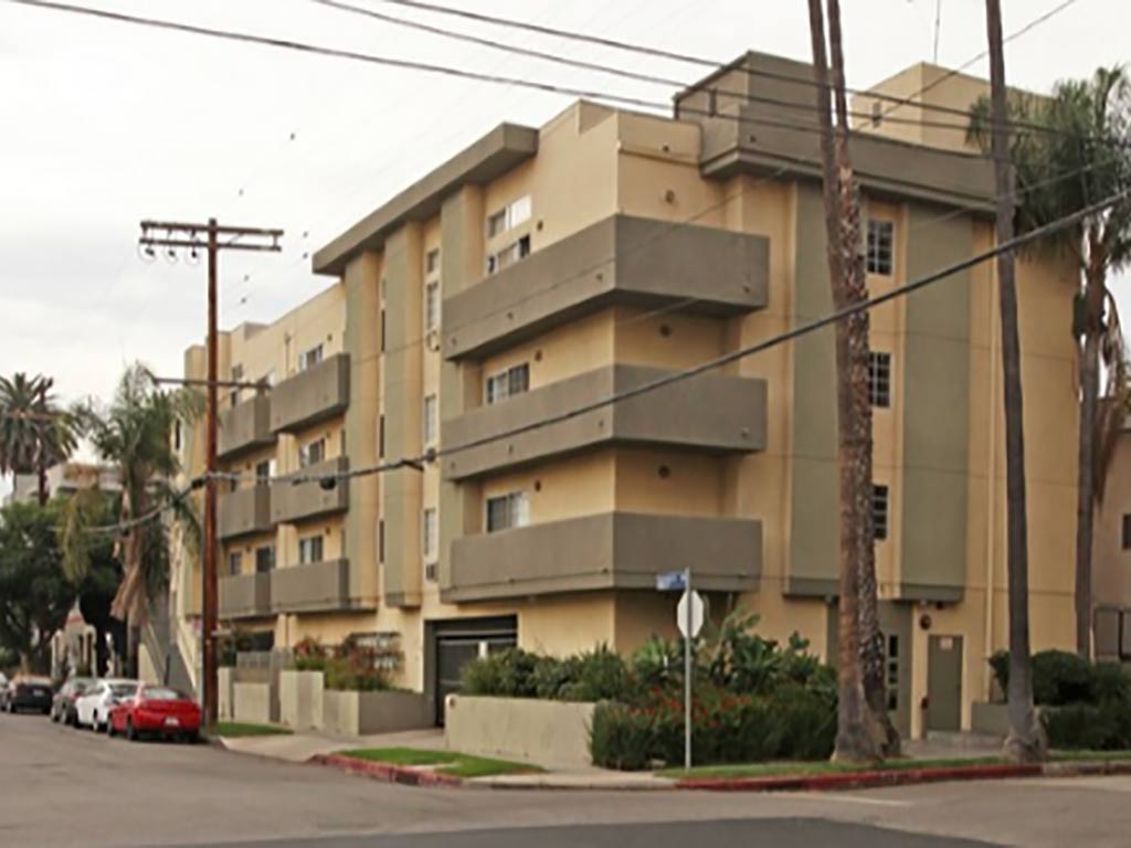 1201 N Mansfield Ave Image 1