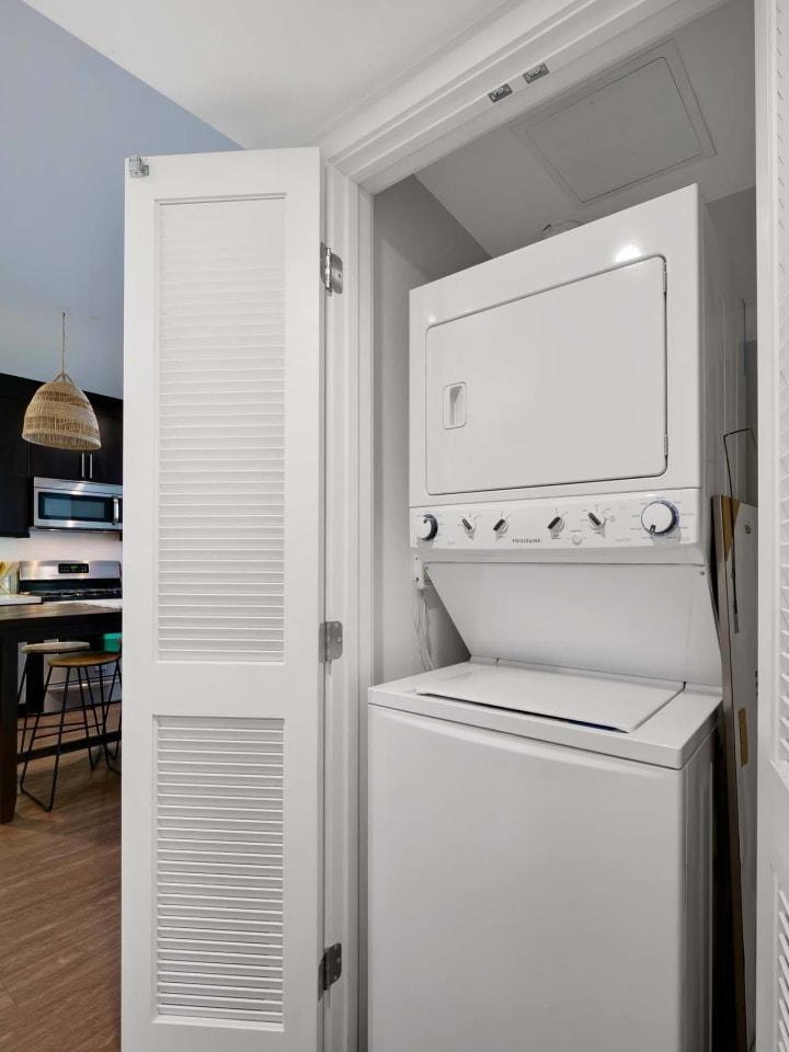 The Metropolitan at Larchmont Village Image 22