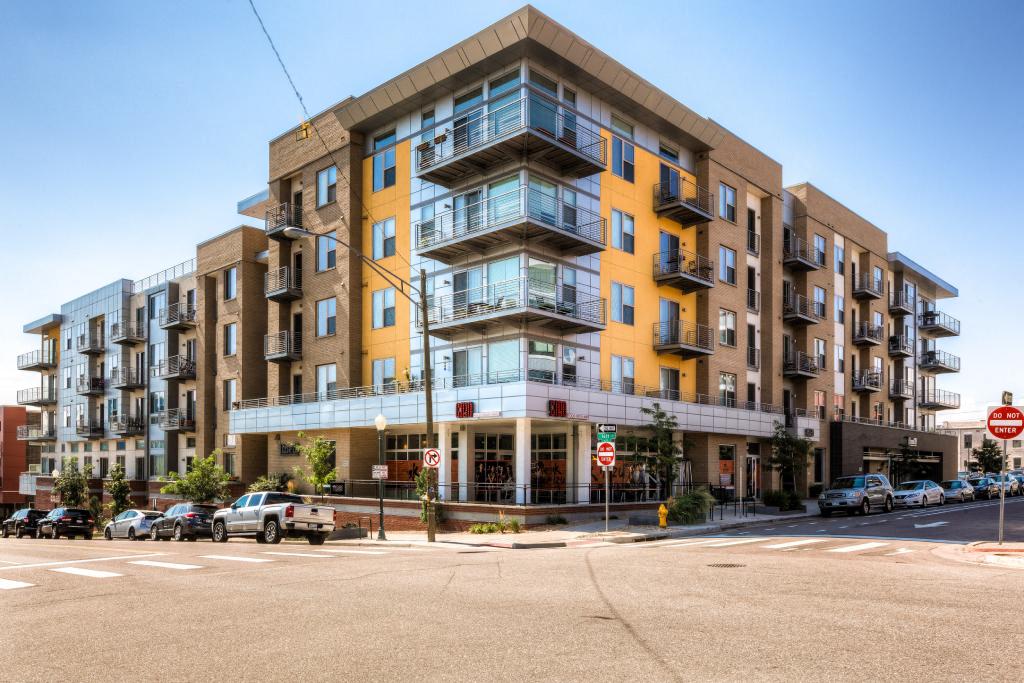 Line 28 at LoHi Apartments Image 20