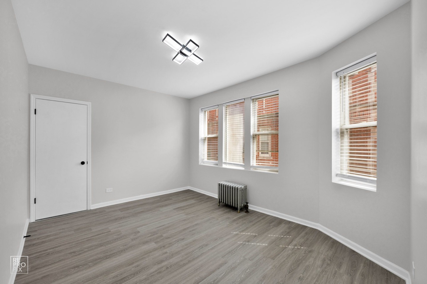 5952-58 W Superior Image 15