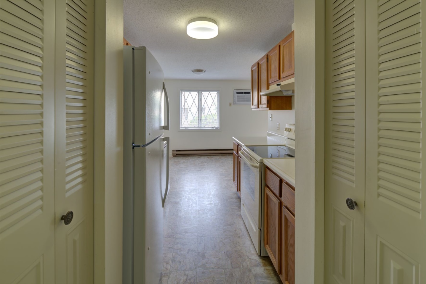 Town and Country Image 13