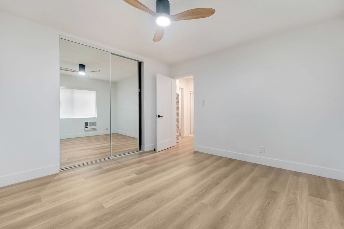 1545 N Laurel Image 26